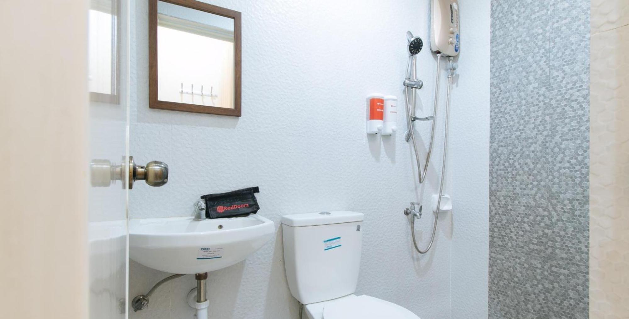 Reddoorz Plus Near Lapasan Plaza Cagayan De Oro Cagayan de Oro Exterior foto